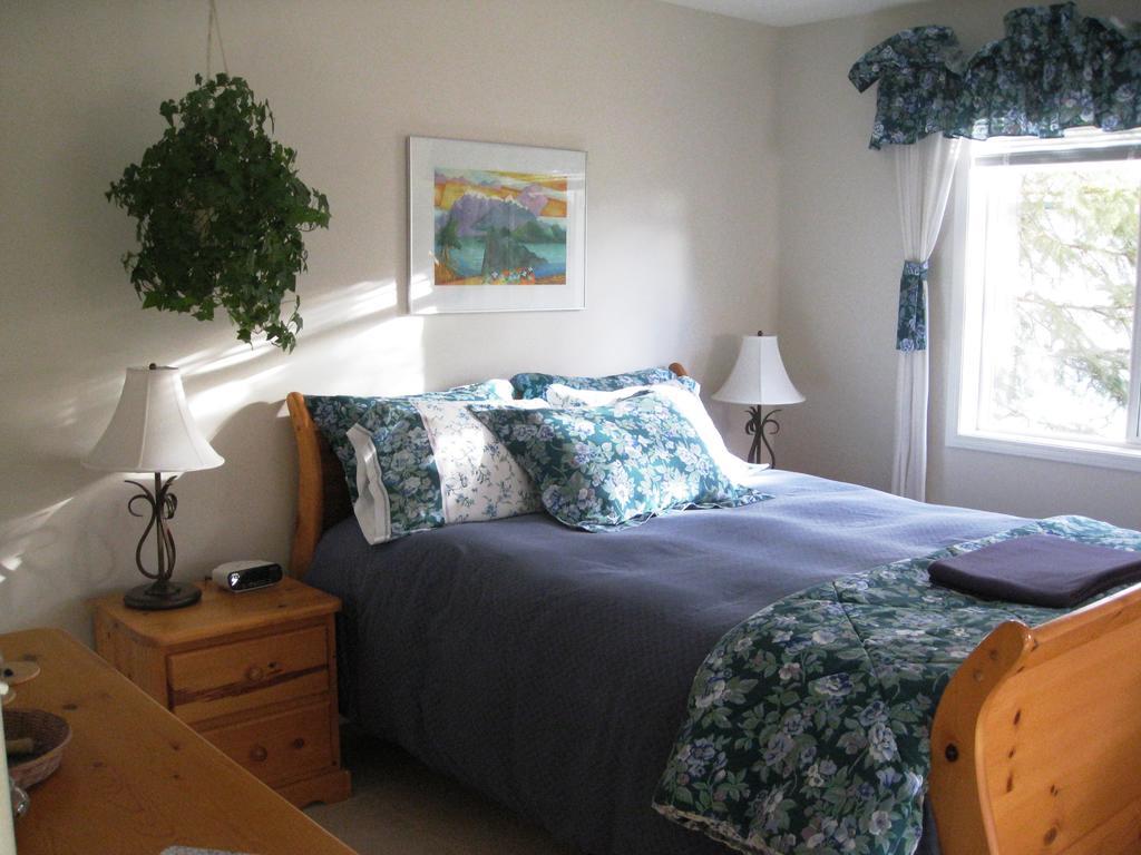 Avens Renaissance B&B Canmore Exterior photo