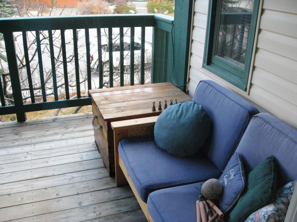 Avens Renaissance B&B Canmore Exterior photo